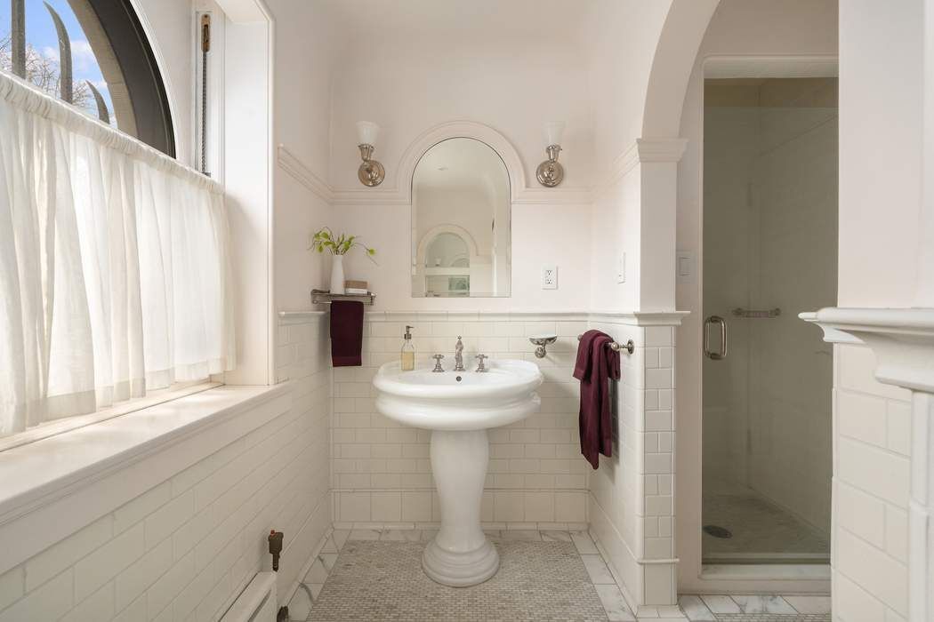 41 Riverside Drive Manhattan, NY 11214 - Photo 26 of 33