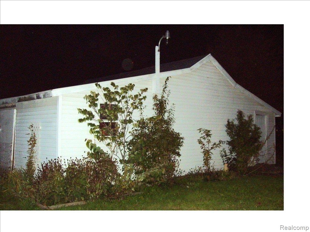 307 Holmes Road Allenton, MI 48002 - Photo 3 of 10 barn