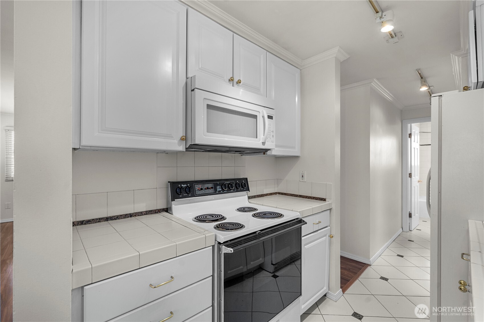 809 North 6th Street Renton, WA 98057 - Photo 16 of 40