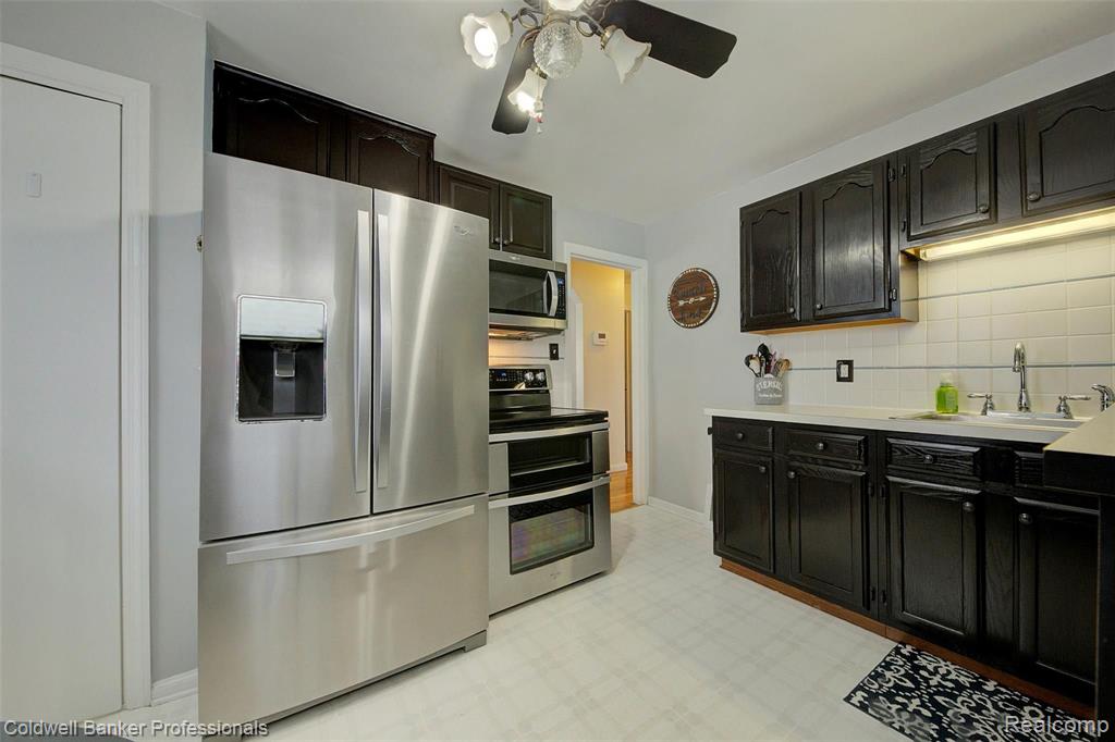 3919 Durham Road Royal Oak, MI 48073 - Photo 17 of 40