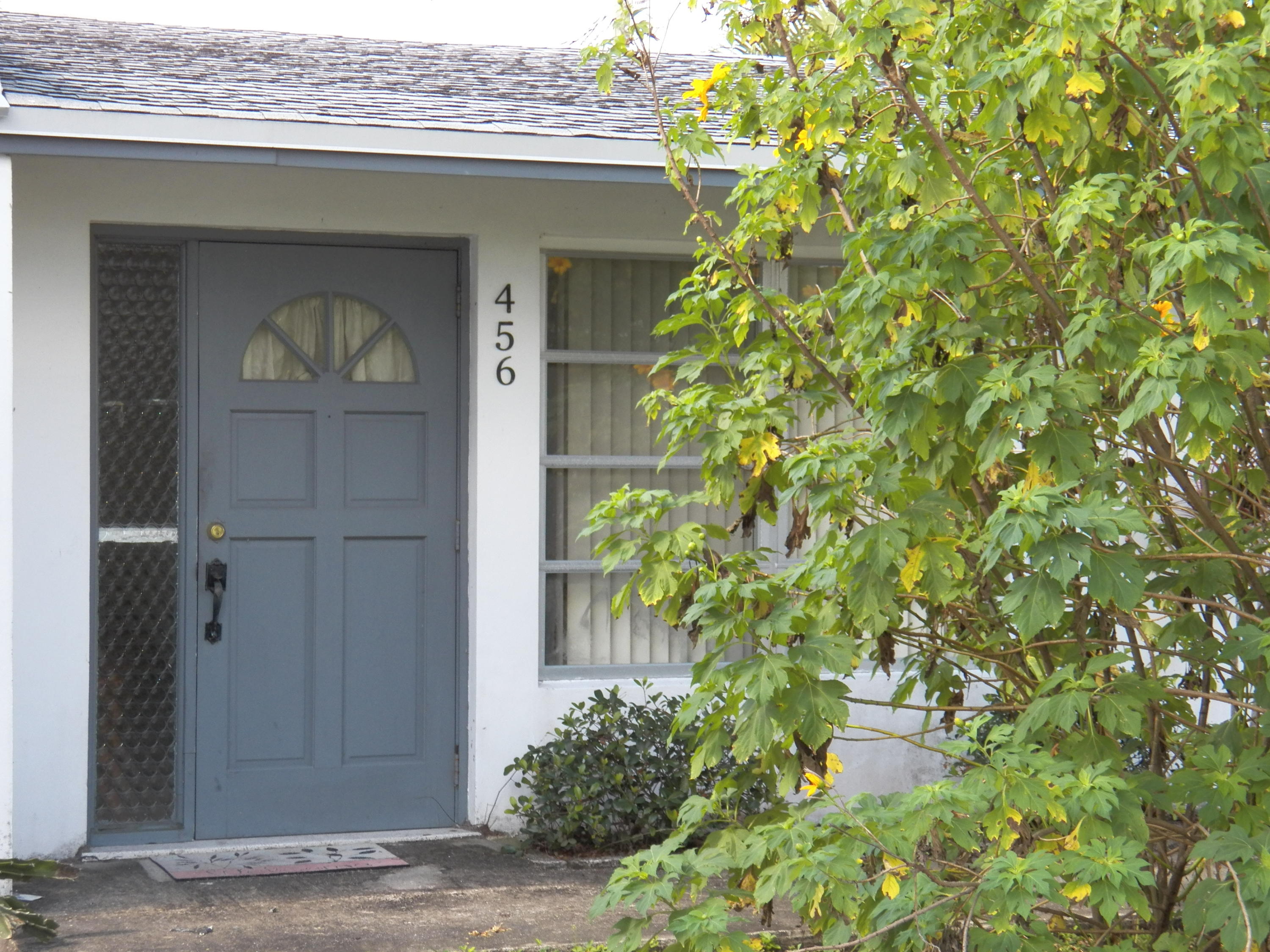 456 Robalo Court Stuart, FL 34996 - Photo 2 of 4 Front