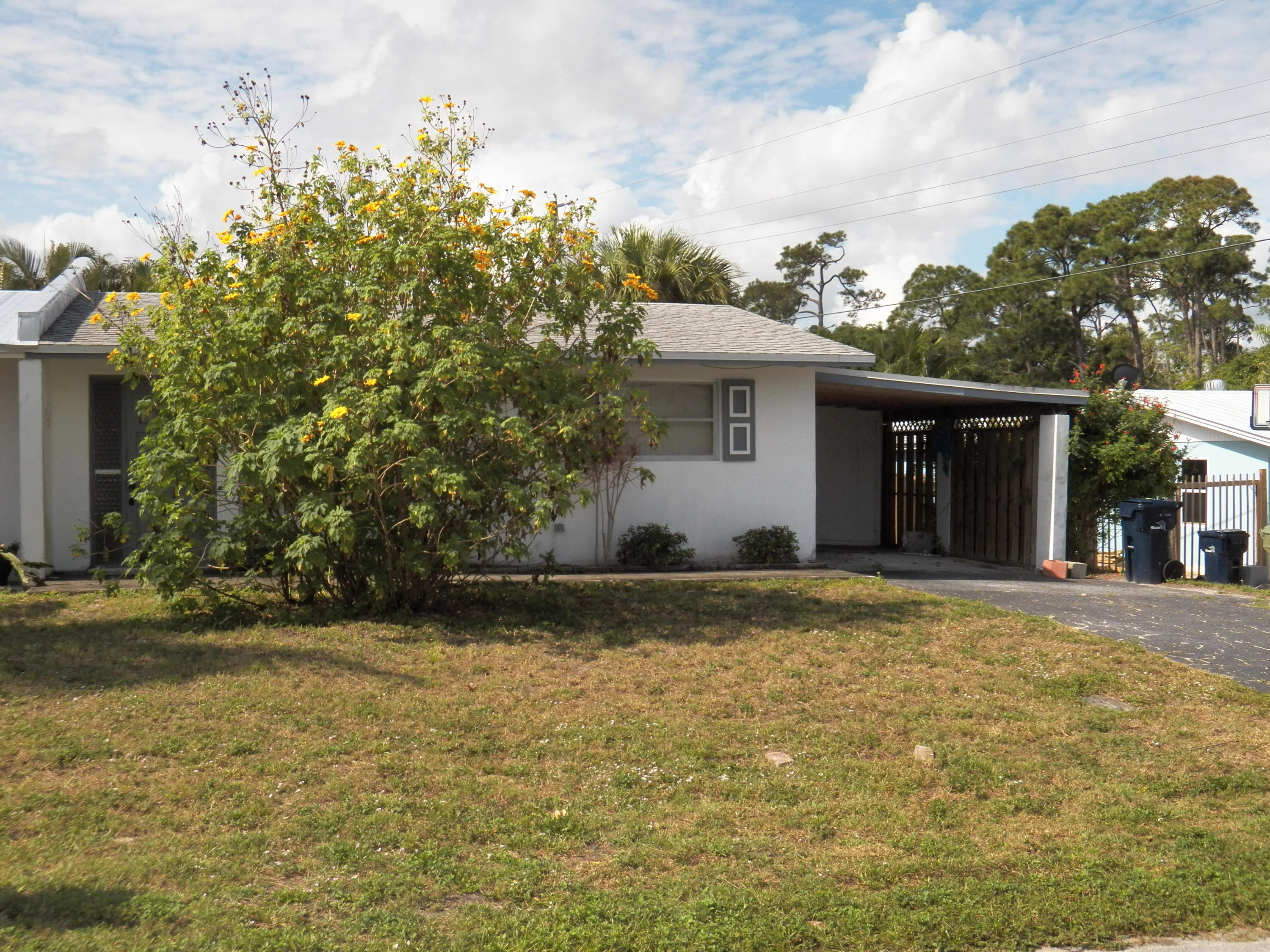 456 Robalo Court Stuart, FL 34996 - Photo 3 of 4 Front