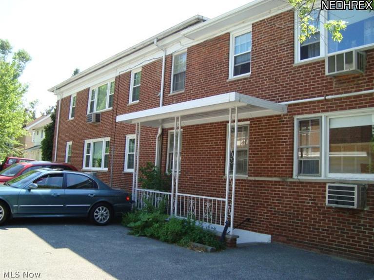 877 Woodview Road, Unit 4 Cleveland, OH 44121 - Photo 4 of 12