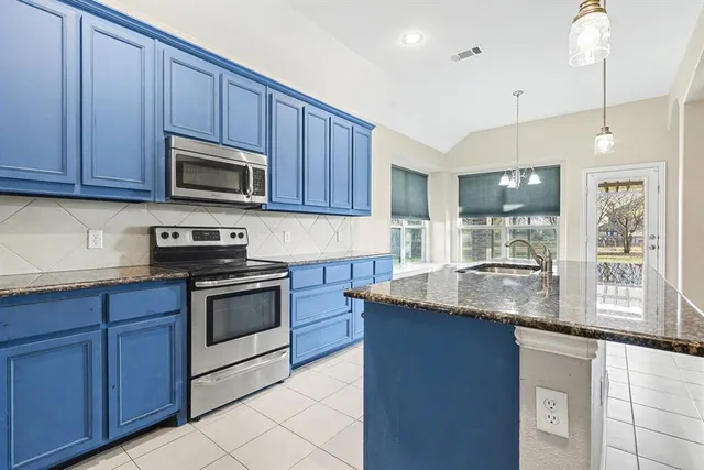 $555,000 | 106 Cardiff Lane, Waxahachie, TX 75167