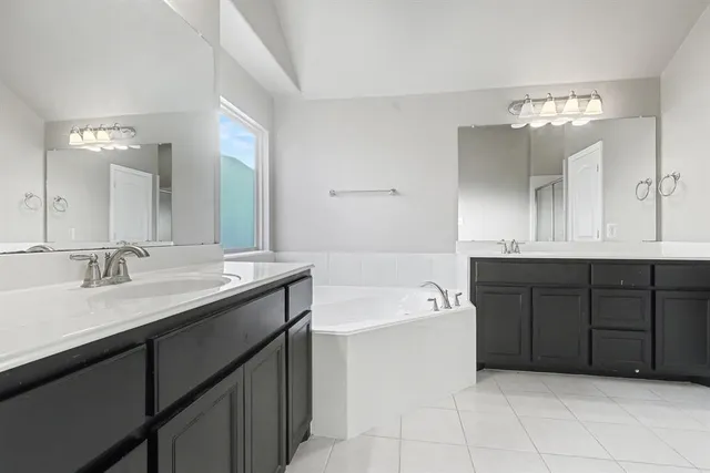 $555,000 | 106 Cardiff Lane, Waxahachie, TX 75167