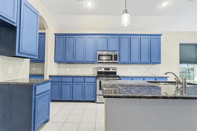 $555,000 | 106 Cardiff Lane, Waxahachie, TX 75167