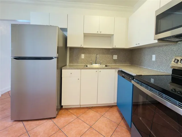 $3,200 | 3172 McDonald Street, Miami, FL 33133