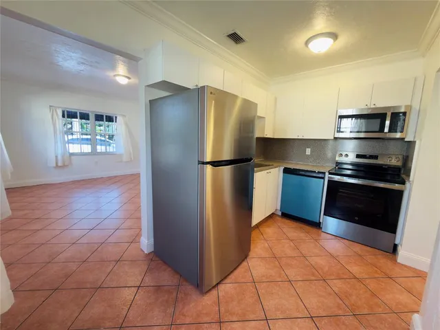 $3,200 | 3172 McDonald Street, Miami, FL 33133