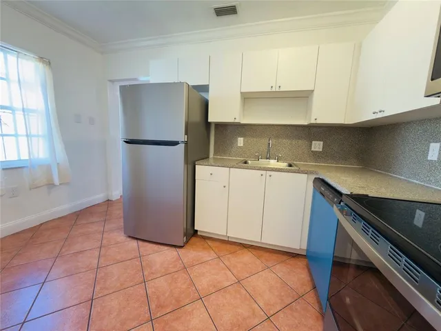 $3,200 | 3172 McDonald Street, Miami, FL 33133