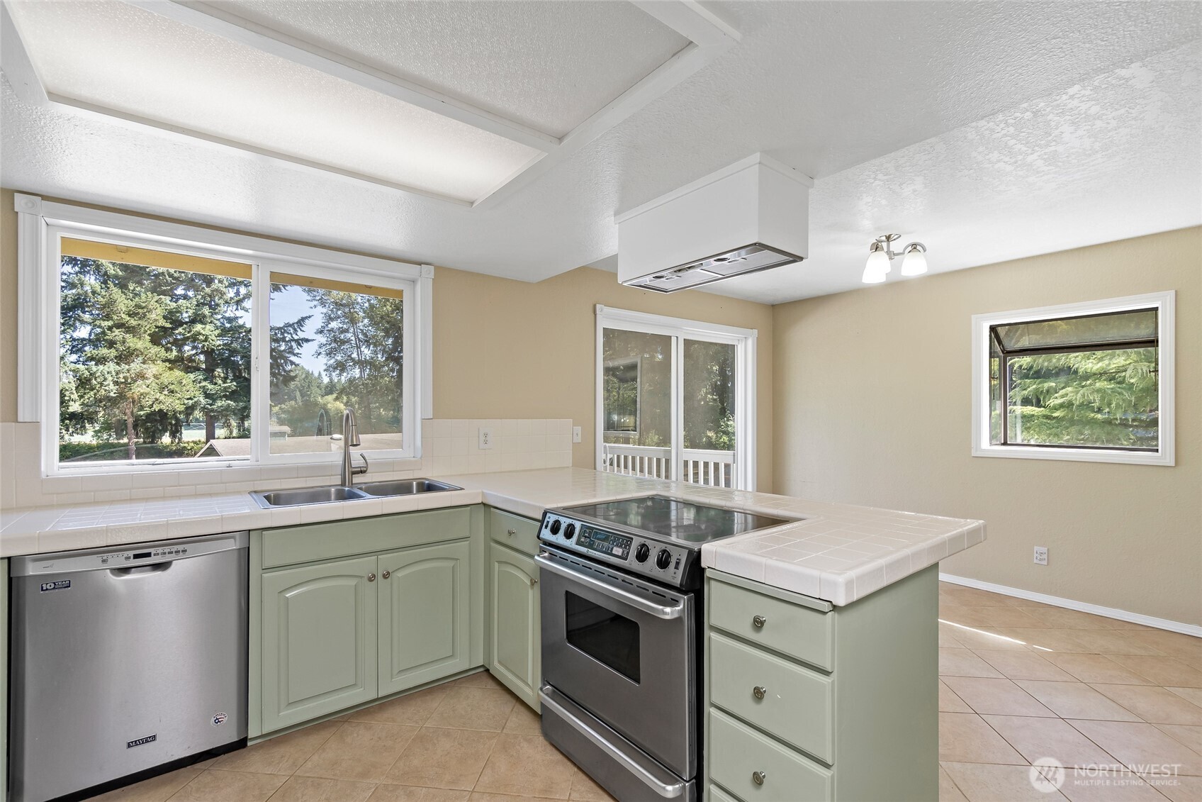 18948 Cook Road Southeast Yelm, WA 98597 - Photo 10 of 40 Gallery Image 10