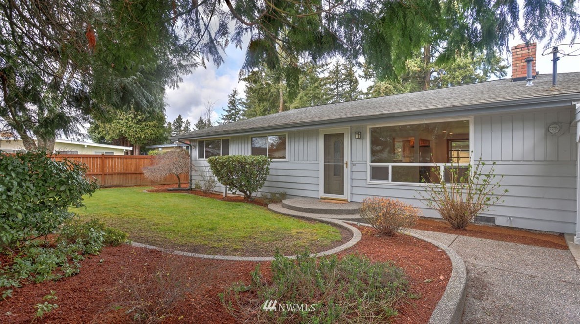 2420 Northeast 25th Street Renton, WA 98056 - Photo 2 of 25