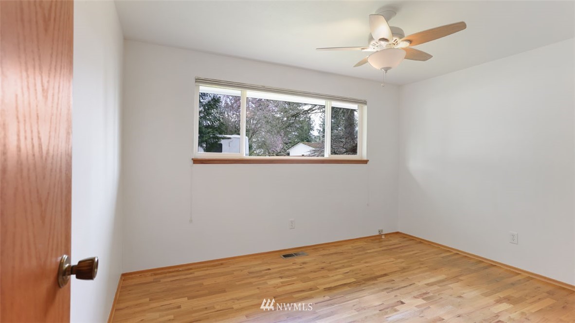 2420 Northeast 25th Street Renton, WA 98056 - Photo 12 of 25