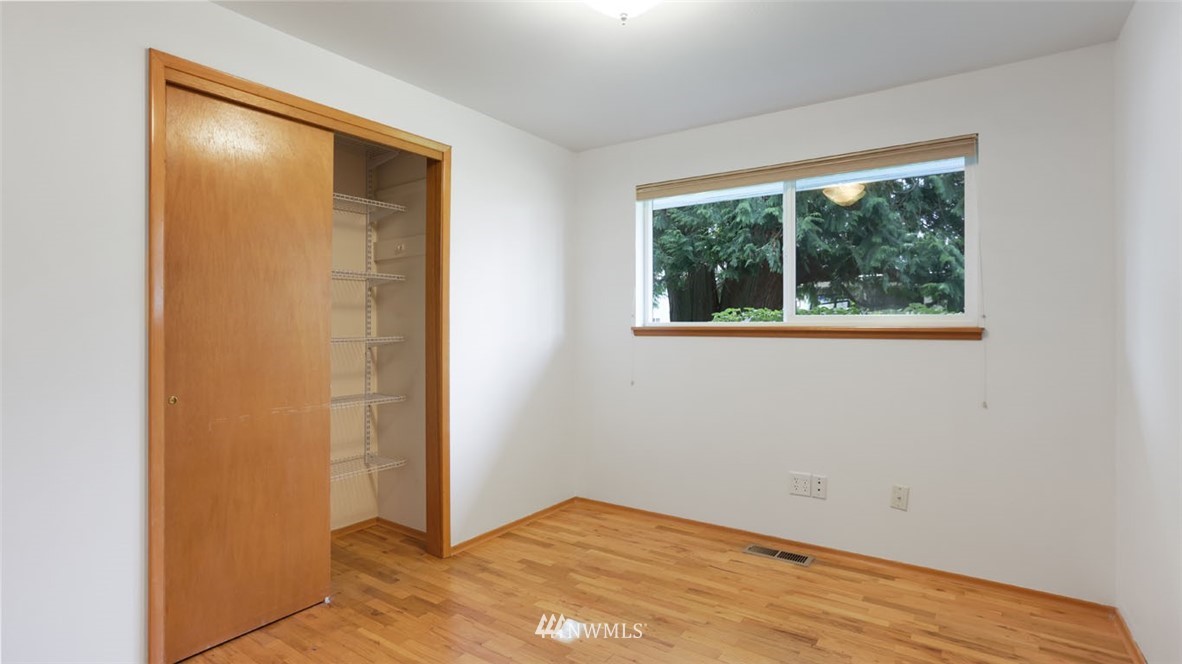 2420 Northeast 25th Street Renton, WA 98056 - Photo 15 of 25