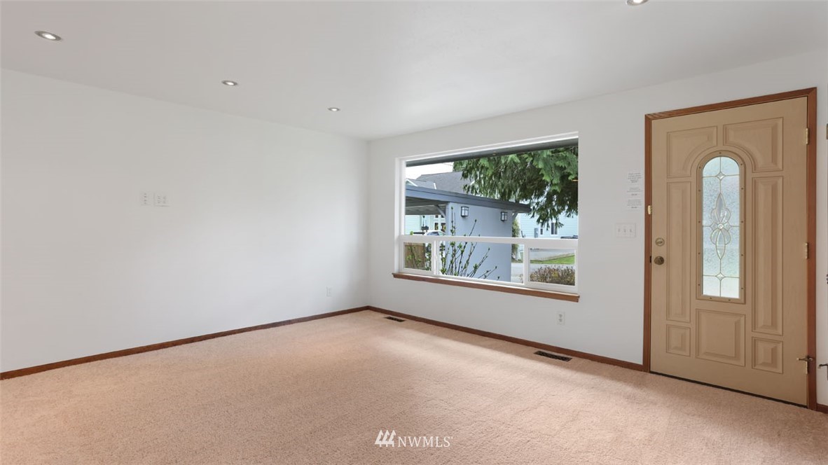 2420 Northeast 25th Street Renton, WA 98056 - Photo 4 of 25
