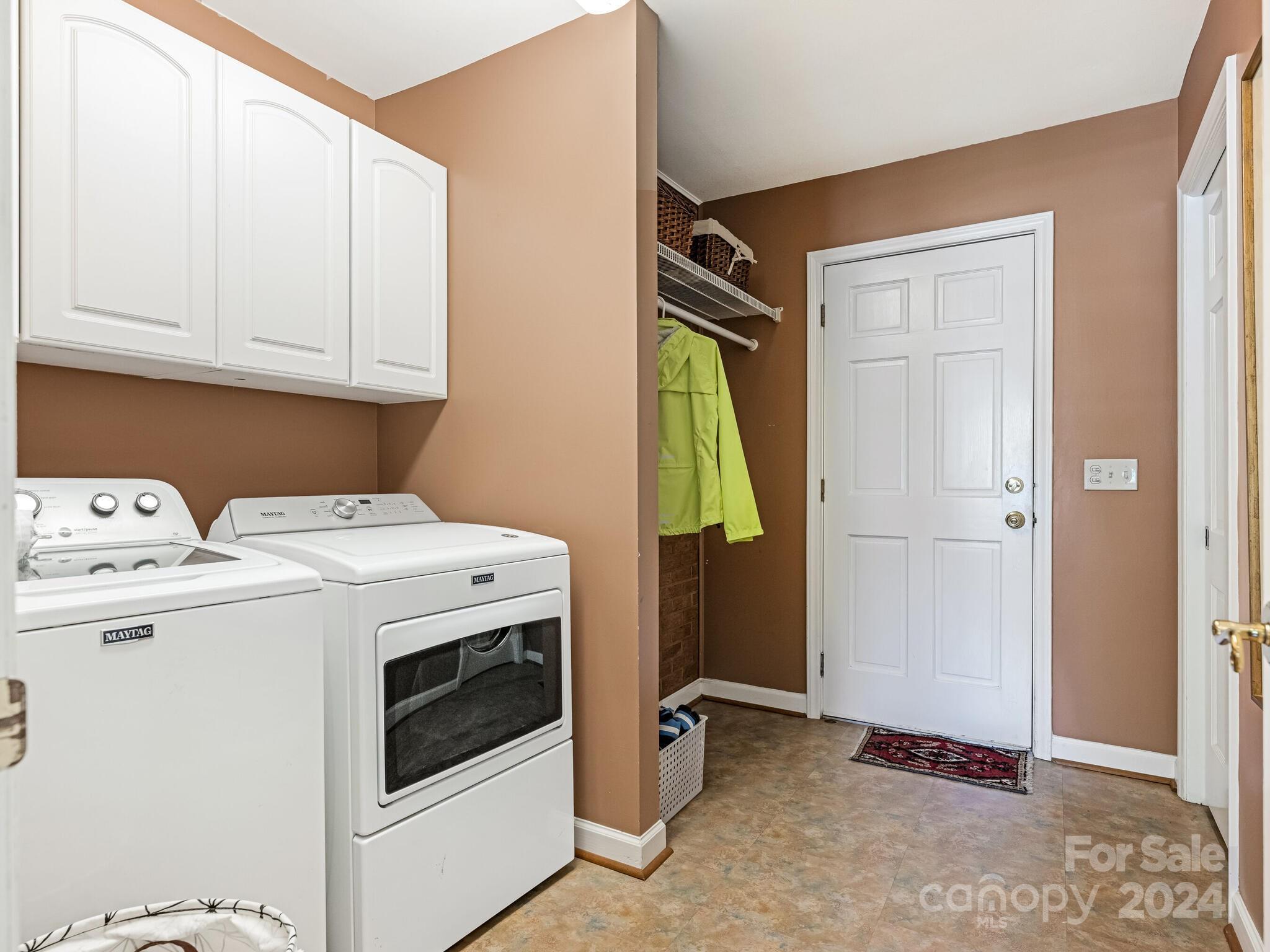 435 Lansdowne Road Charlotte, NC 28270 - Photo 23 of 29 a utility room with dryer and washer