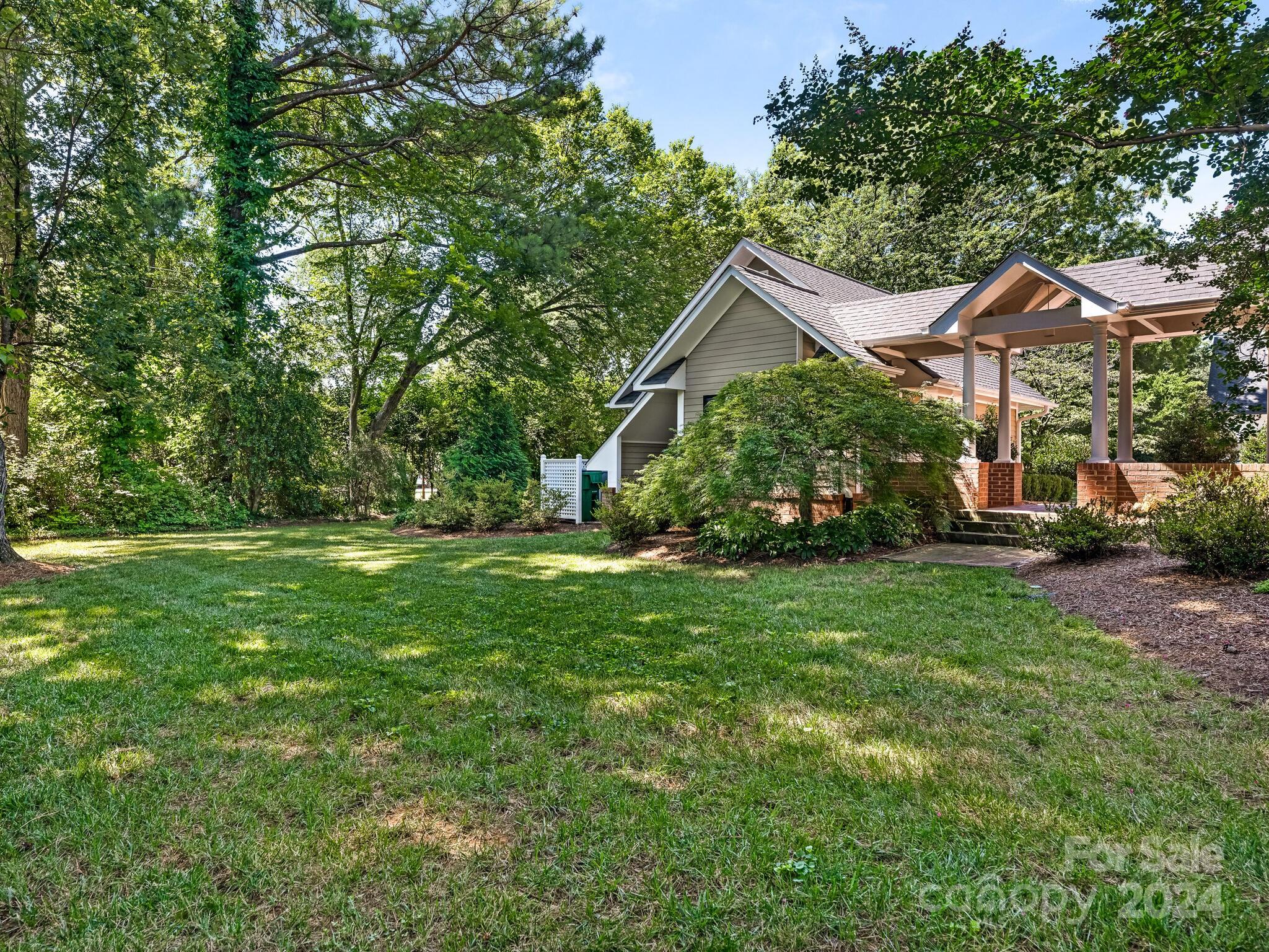 435 Lansdowne Road Charlotte, NC 28270 - Photo 26 of 29 a front view of a house with garden