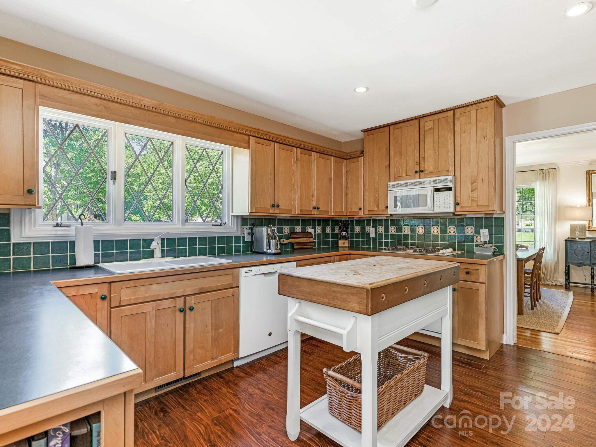 435 Lansdowne Road Charlotte, NC 28270 - Photo 8 of 29 a kitchen with stainless steel appliances granite countertop a stove and a refrigerator