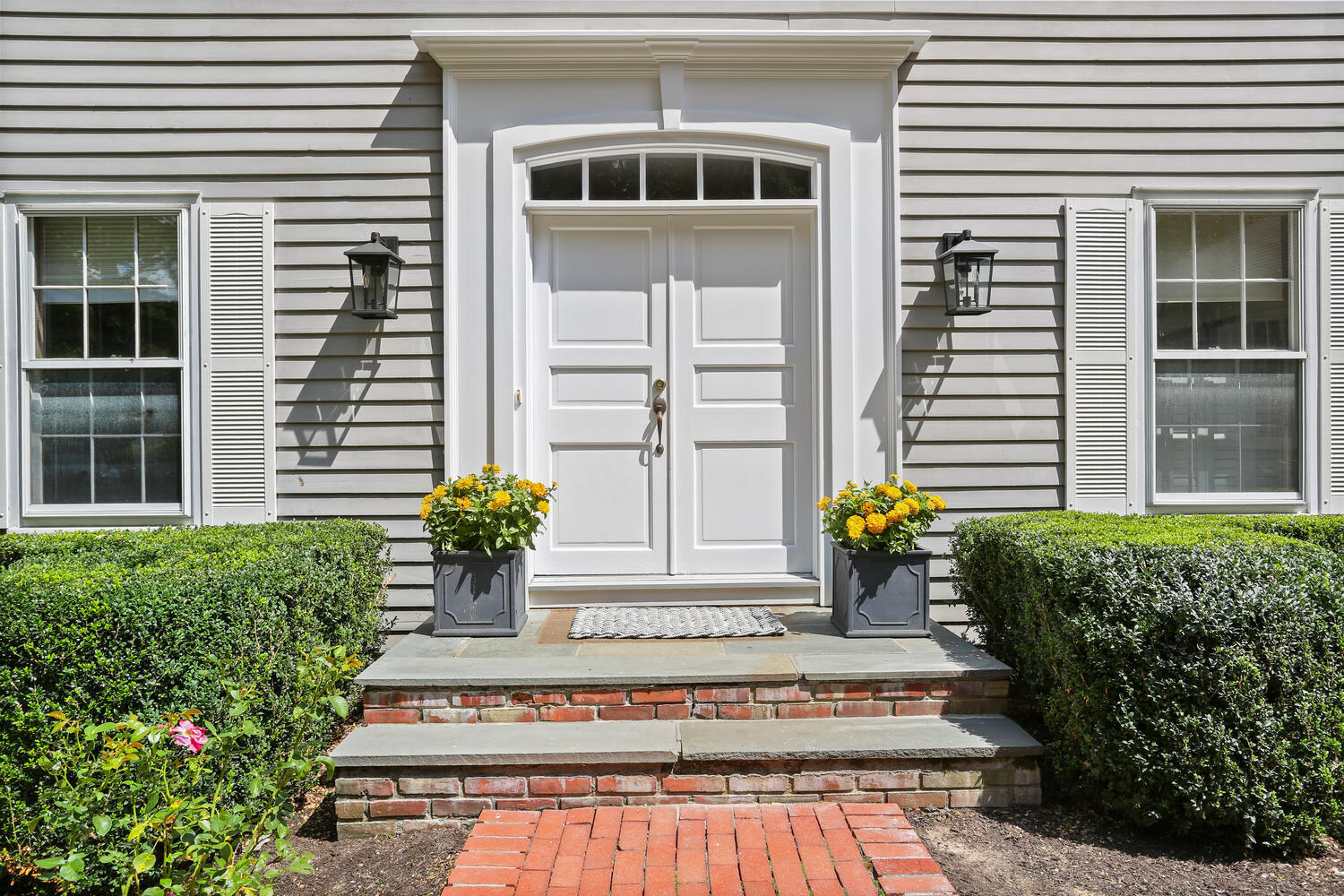 289 Laurel Road New Canaan, CT 06840 - Photo 2 of 42 289 Laurel Rd New Canaan CT-large-078-08