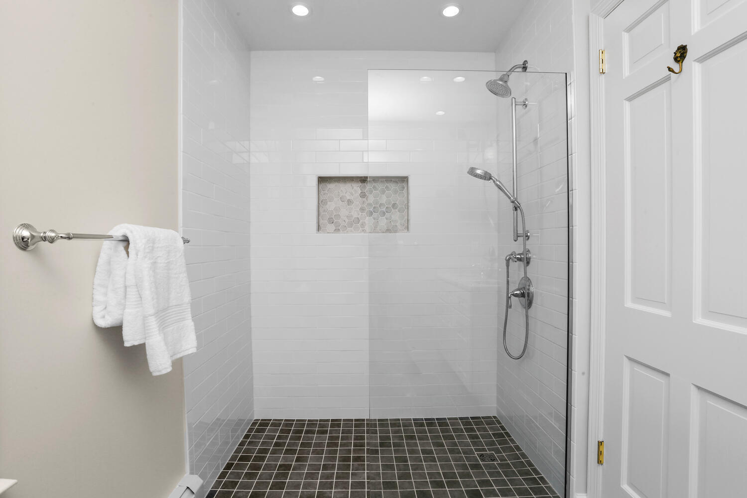 289 Laurel Road New Canaan, CT 06840 - Photo 25 of 42 289 Laurel Rd New Canaan CT-large-036-03