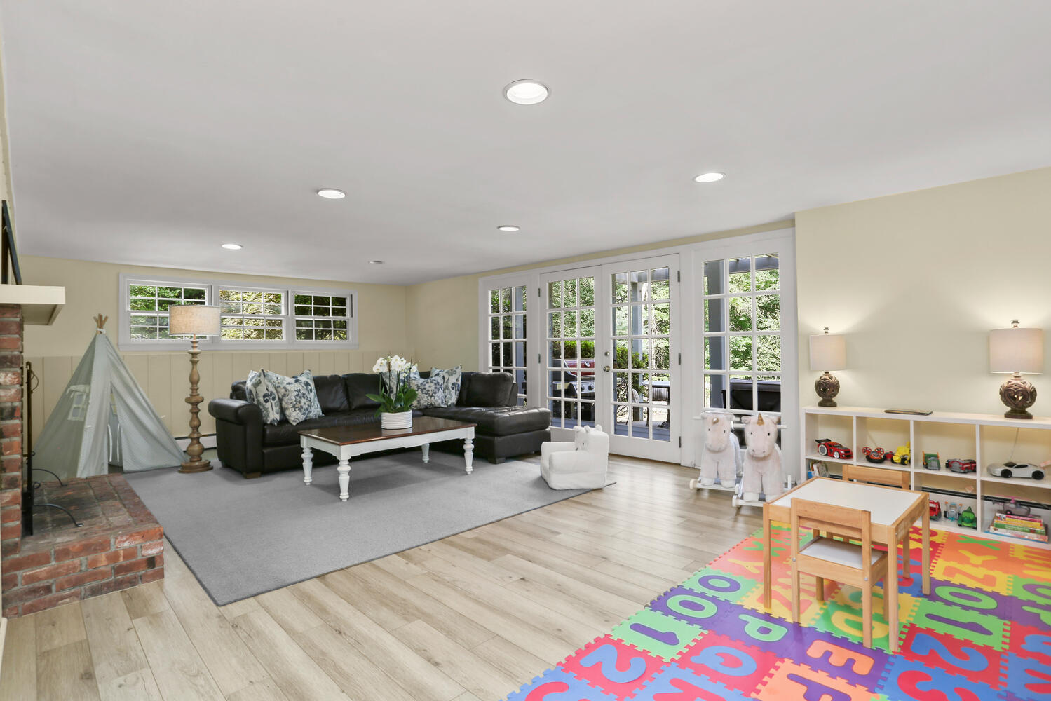 289 Laurel Road New Canaan, CT 06840 - Photo 33 of 42 289 Laurel Rd New Canaan CT-large-070-07