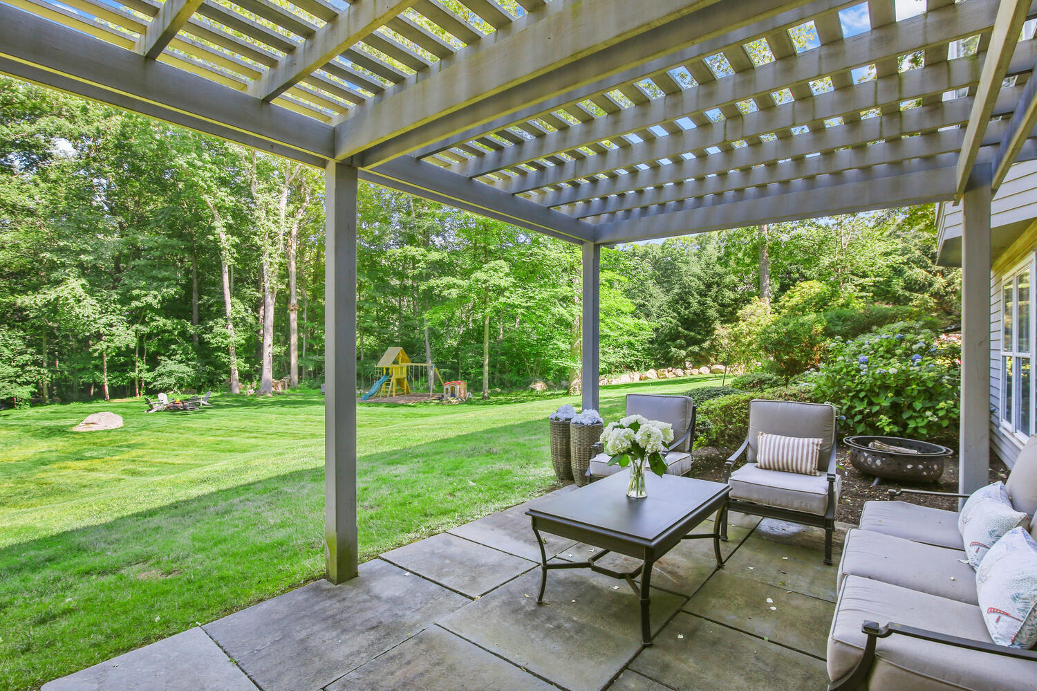 289 Laurel Road New Canaan, CT 06840 - Photo 37 of 42 289 Laurel Rd New Canaan CT-large-010-00