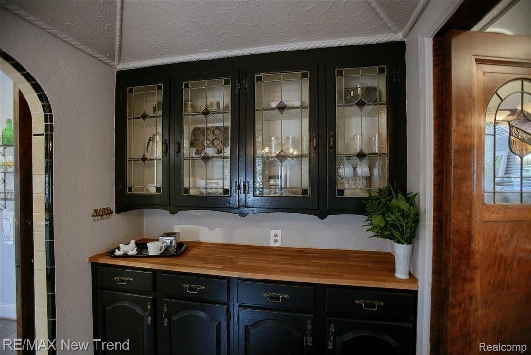 20428 Briarcliff Road Detroit, MI 48221 - Photo 12 of 29 13-Butlers Pantry.jpg