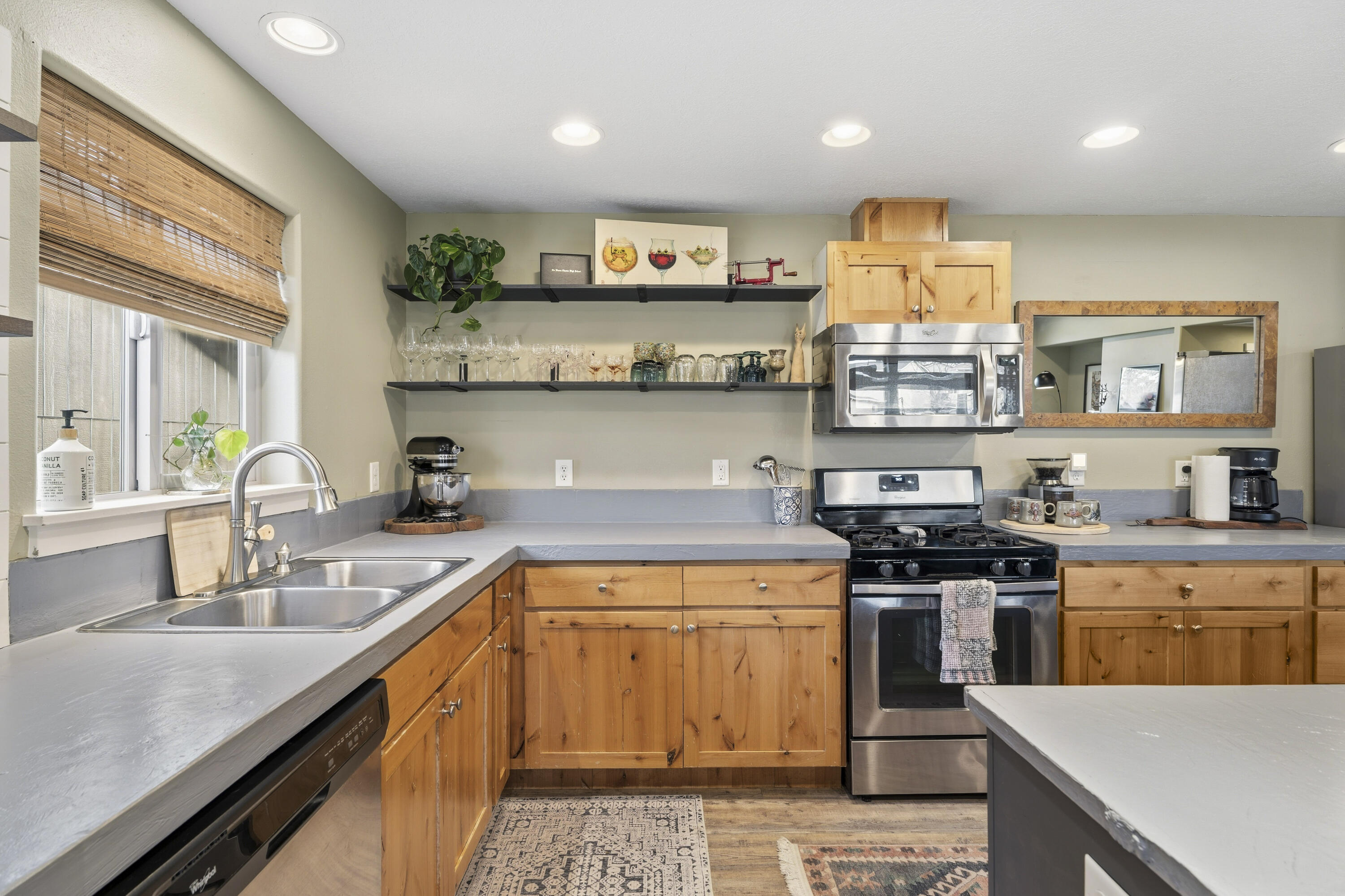 2845 Southwest 31st Street Redmond, OR 97756 - Photo 19 of 33 11-Kitchen