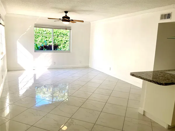 $259,000 | 639 West Oakland Park Boulevard, Unit 104D, Oakland Park, FL 33309
