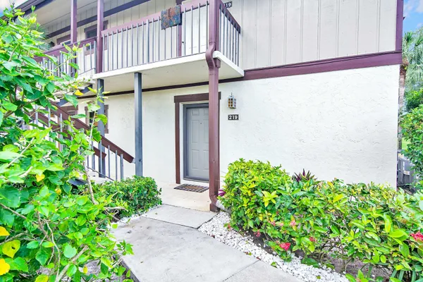 $1,750 | 13334 Polo Club Road, Unit 219, Wellington, FL 33414