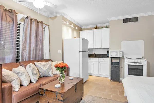 $1,750 | 13334 Polo Club Road, Unit 219, Wellington, FL 33414