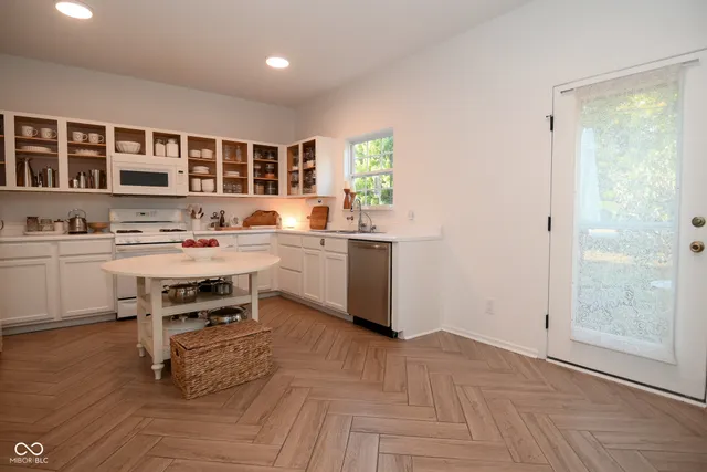 $332,500 | 10298 Yosemite Lane, Indianapolis, IN 46234