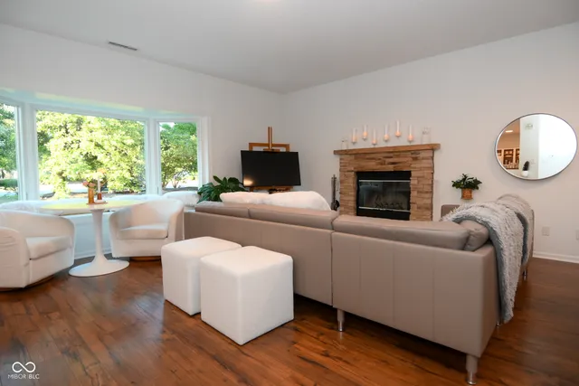 $332,500 | 10298 Yosemite Lane, Indianapolis, IN 46234