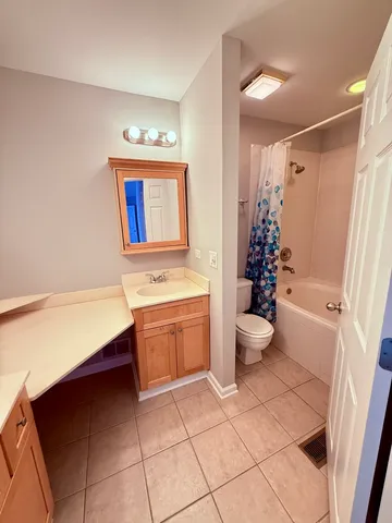 $2,990 | 117 Stevens Drive, Schaumburg, IL 60173