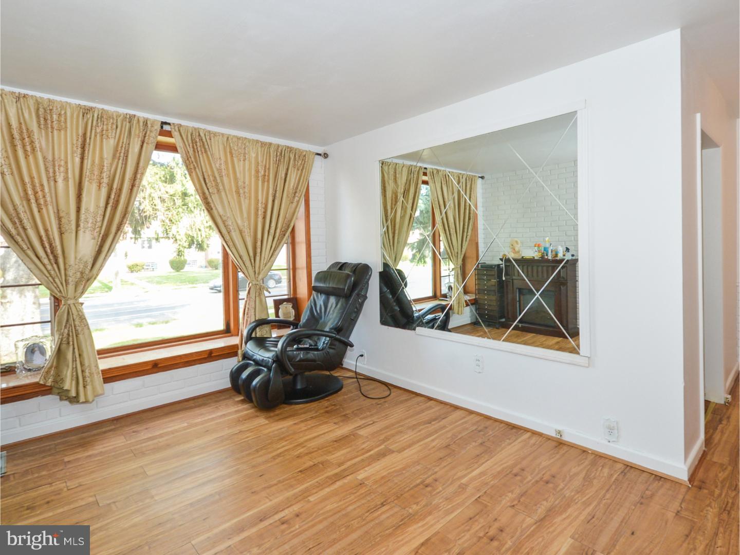 1216 Rhawn Street Philadelphia, PA 19111 - Photo 5 of 25 Gallery Image 5