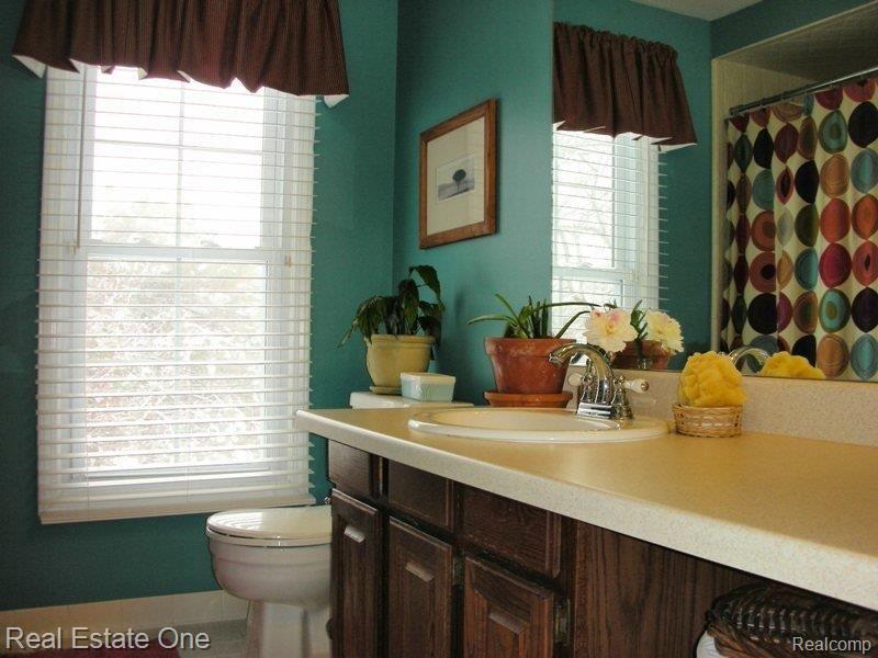 242 Tanglewood Drive Rochester, MI 48309 - Photo 10 of 25 Tanglewood 242 - Master Bath