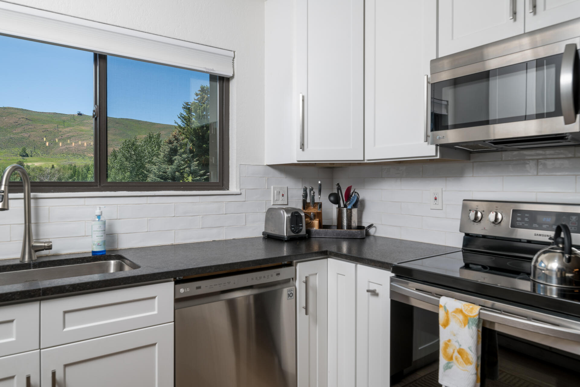 2635 Ridge Lane Sun Valley, ID 83353 - Photo 5 of 27 Kitchen