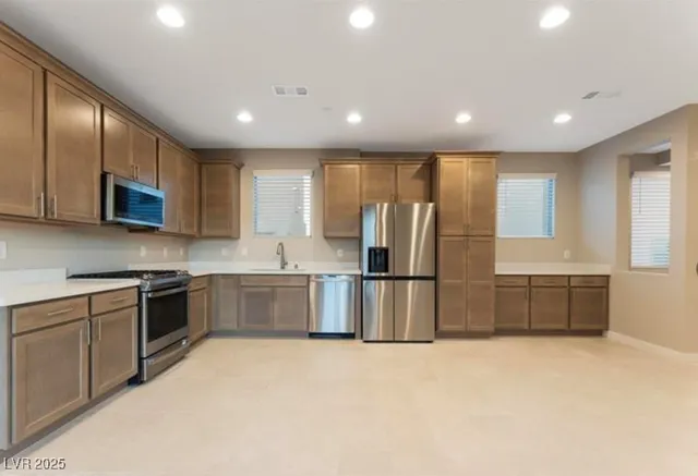 $2,600 | 660 Clowder Spring Way, Las Vegas, NV 89138