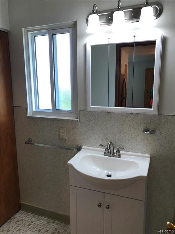 22066 South Nunneley Road, Unit 3 Clinton Township, MI 48035 - Photo 18 of 22