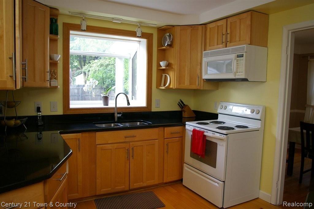 2628 West Webster Road Royal Oak, MI 48073 - Photo 8 of 25 KITCHEN.
