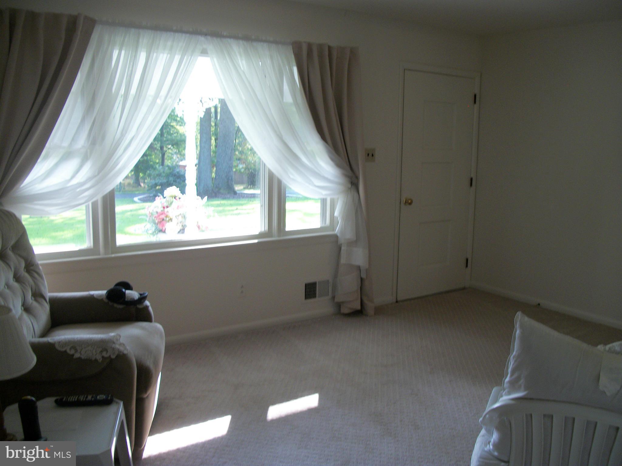 4309 Holly Ridge Road Rockville, MD 20853 - Photo 13 of 24 Living Room