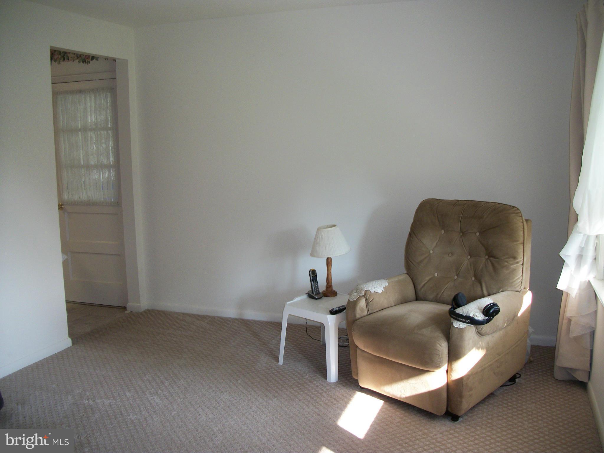 4309 Holly Ridge Road Rockville, MD 20853 - Photo 14 of 24 Living Room