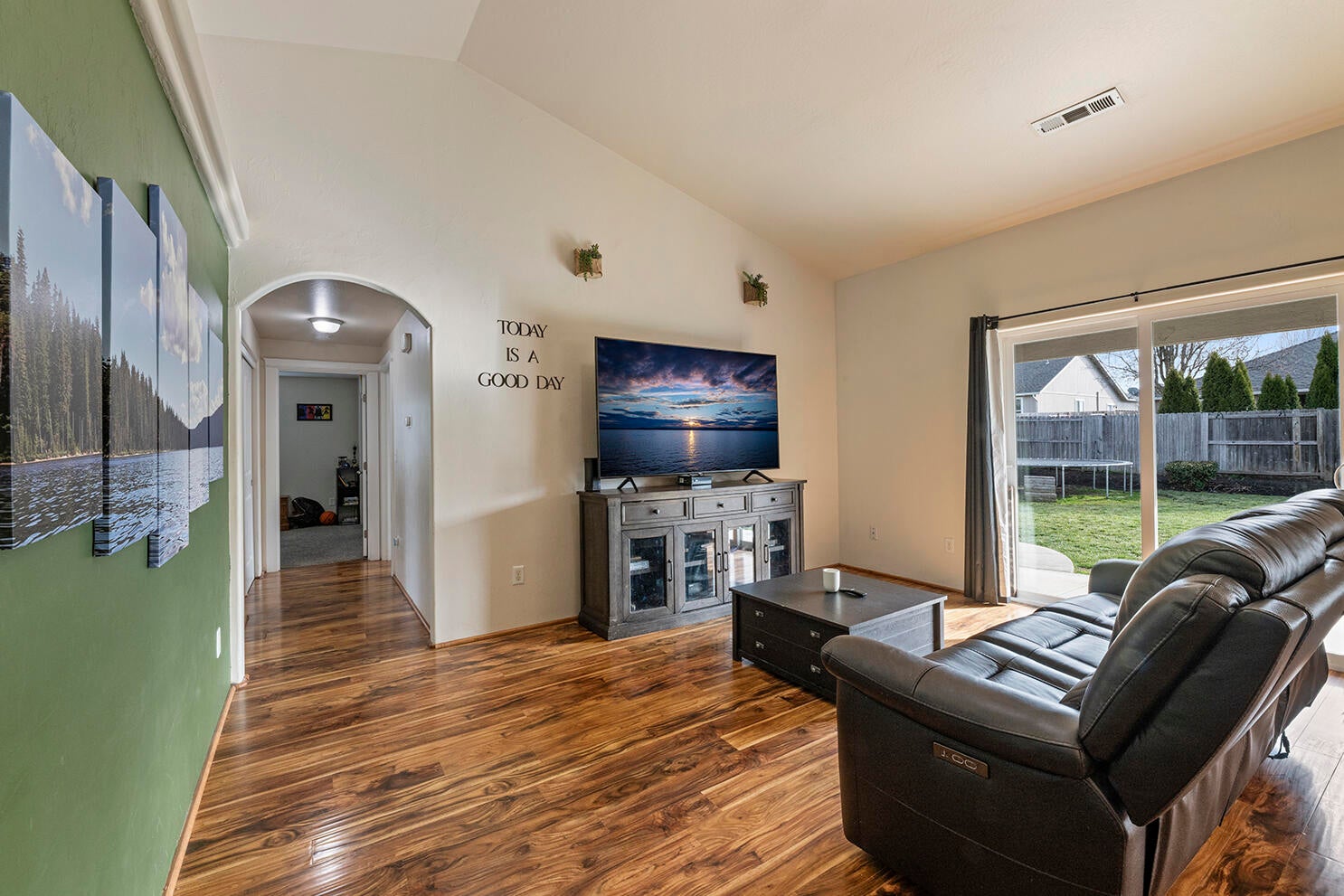631 Nottingham Terrace Eagle Point, OR 97524 - Photo 15 of 27 16