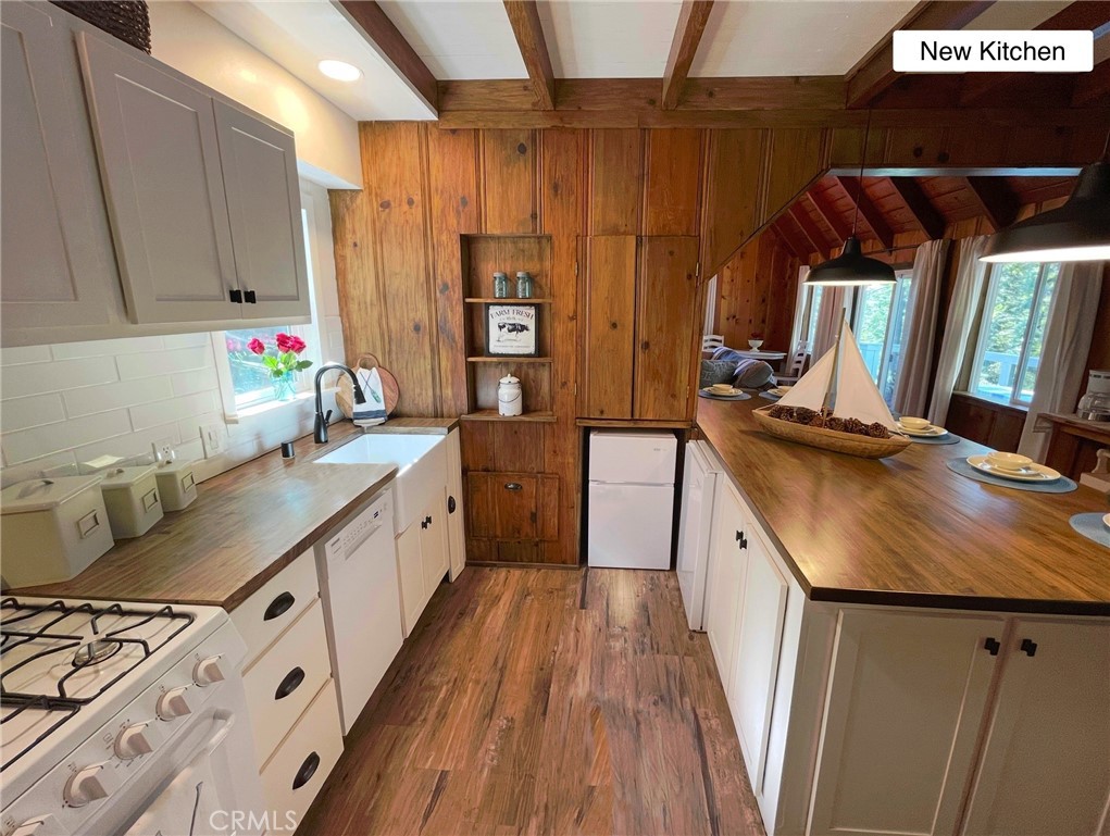 269 Hillside Road Lake Arrowhead, CA 92352 - Photo 3 of 42