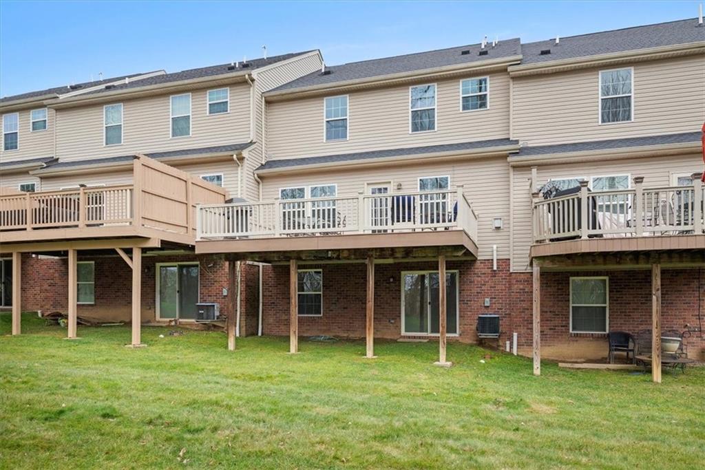112 Maple Ridge Court Canonsburg, PA 15317 - Photo 3 of 31 Gallery Image 3