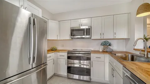 $285,000 | 6467 Carrington Circle, Unit 43, Sarasota, FL 34238