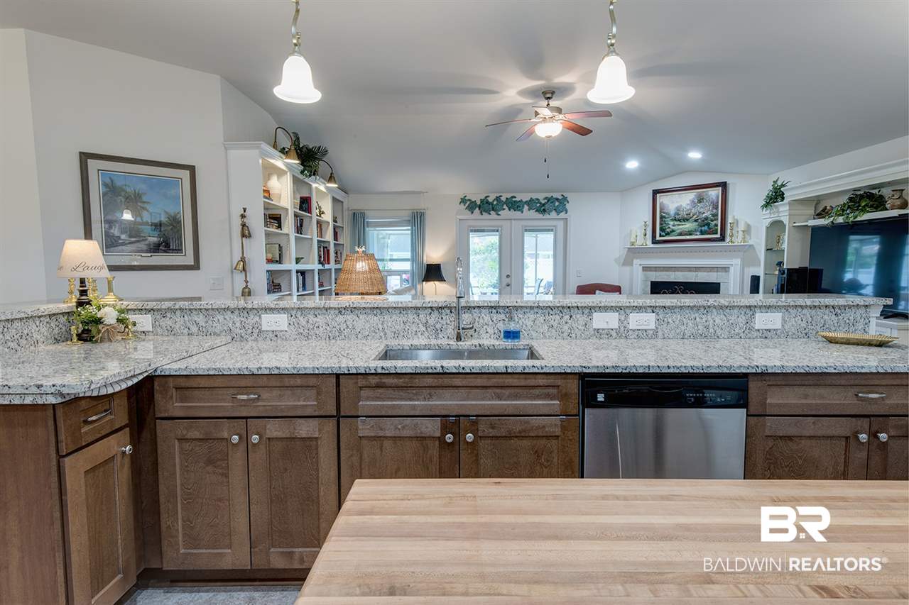 215 Meadow Run Loop Foley, AL 36535 - Photo 25 of 43 Kitchen