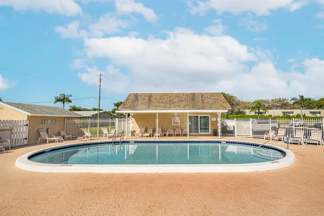 $1,900 | 2734 Ponce De Leon Boulevard, Delray Beach, FL 33445