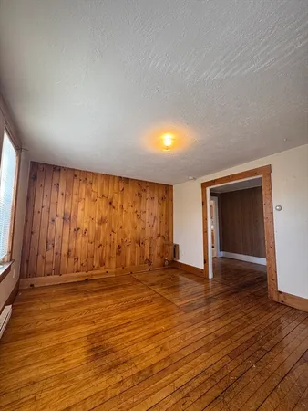 $1,300 | 253 Main Street, Unit 2L, Leicester, MA 01611