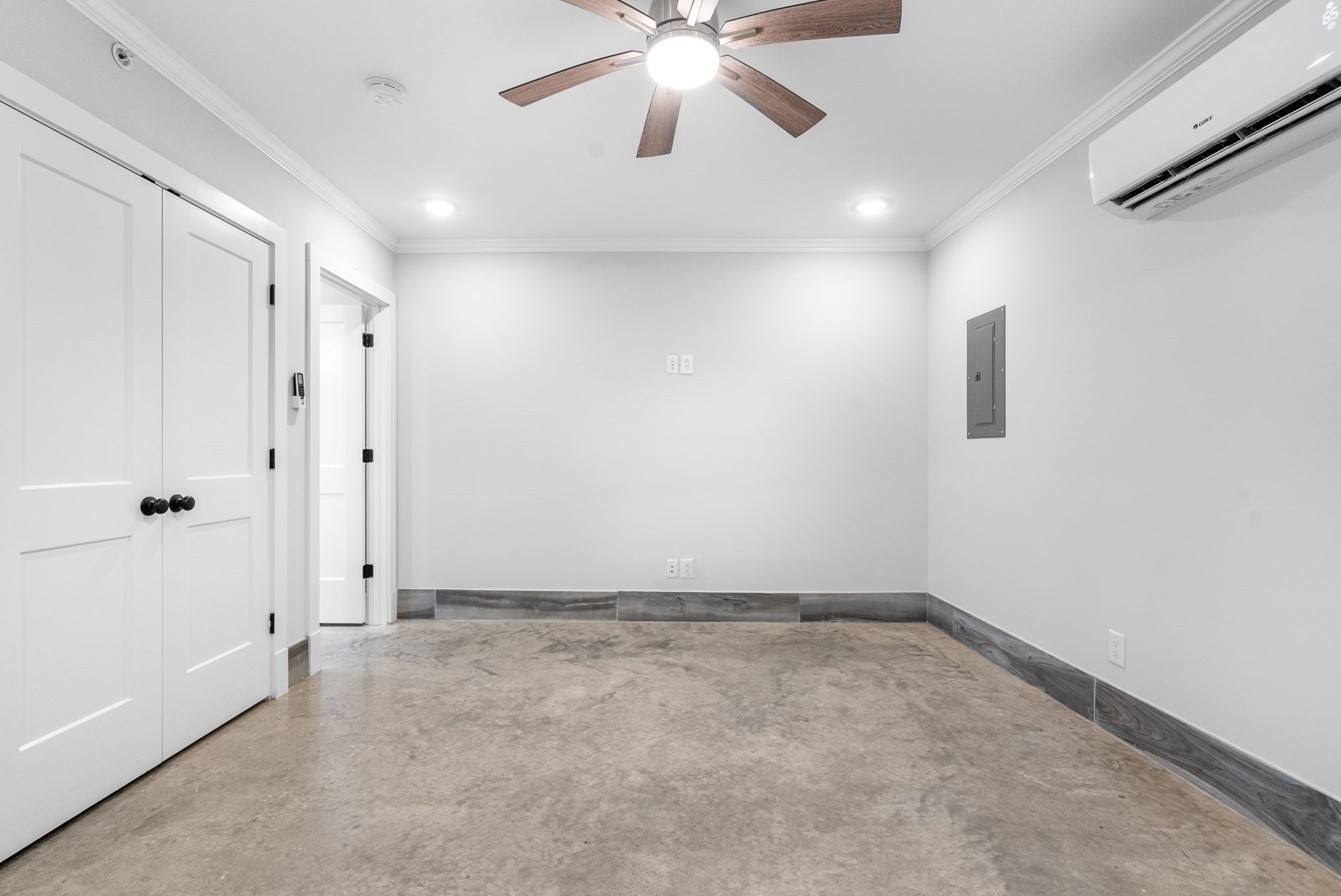 638 Madison Street, Unit 6 Clarksville, TN 37040 - Photo 13 of 25 a view of an empty room