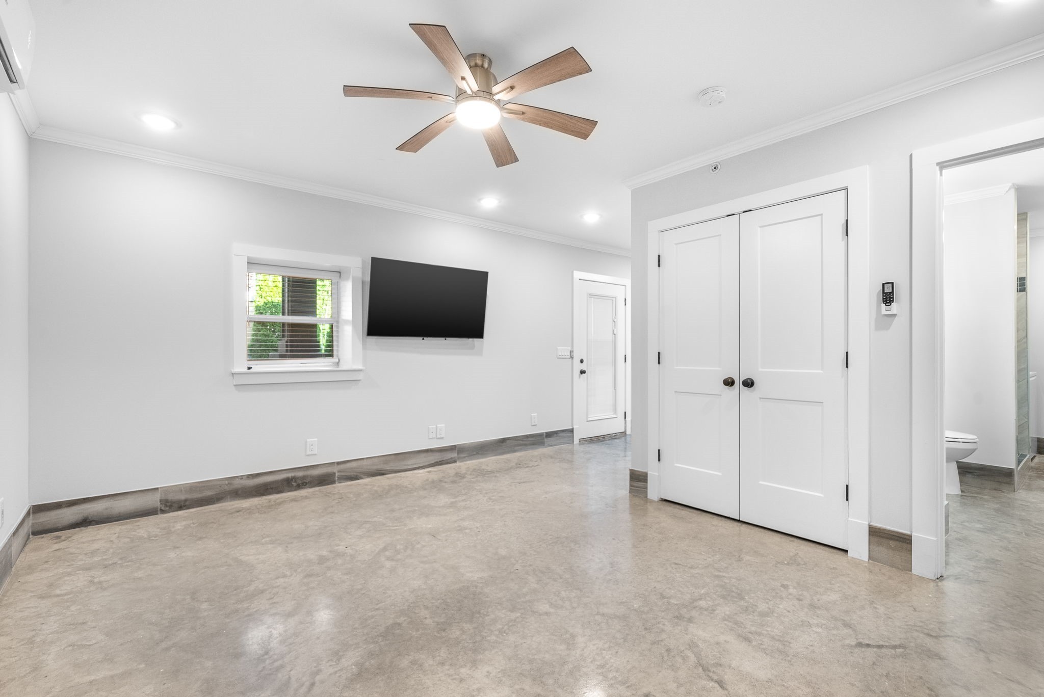 638 Madison Street, Unit 6 Clarksville, TN 37040 - Photo 15 of 25 an empty room with windows and ceiling fan